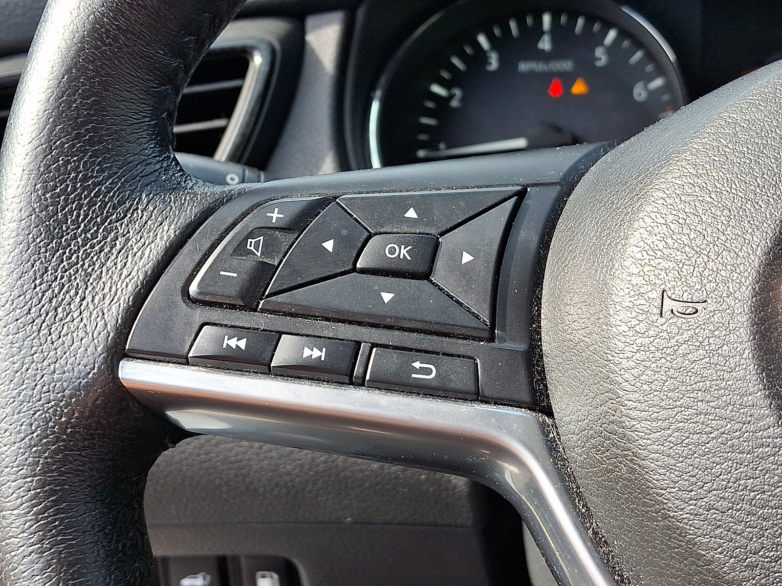 Used 2019 Nissan Rogue SV w/ Premium Package AWD/4WD image 22