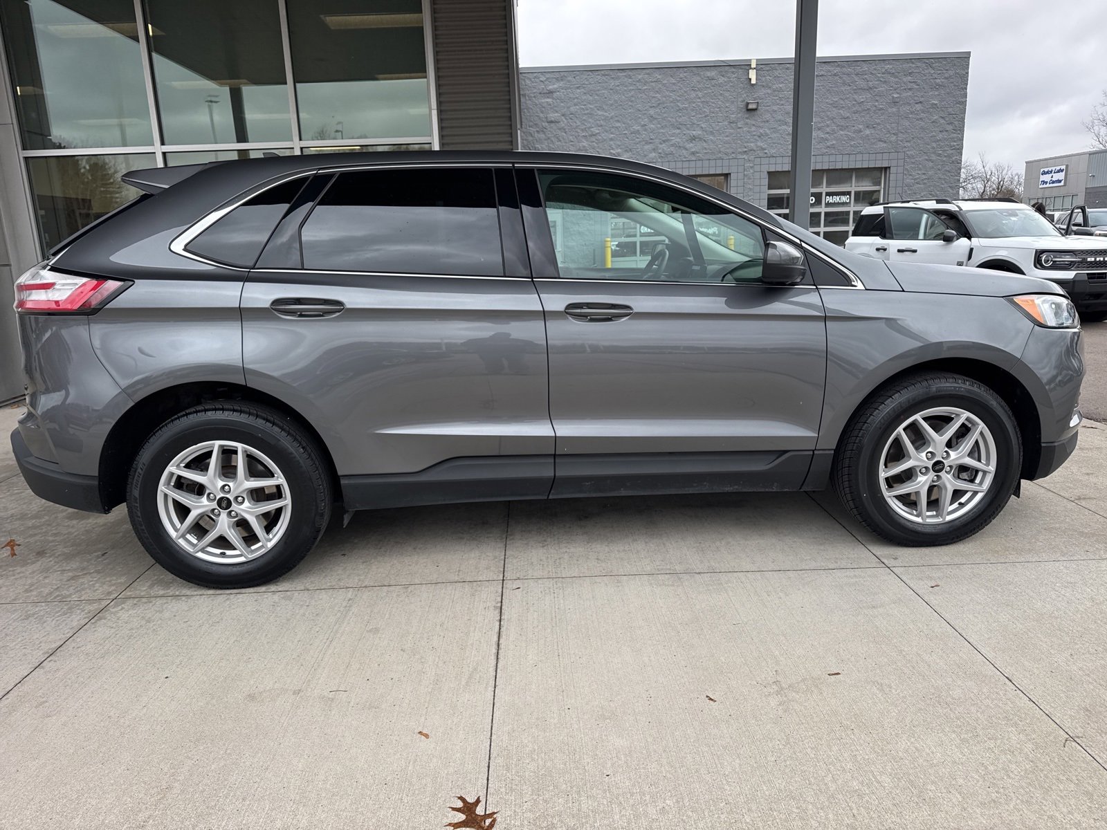 Certified 2024 Ford Edge SEL w/ Convenience Package image 9