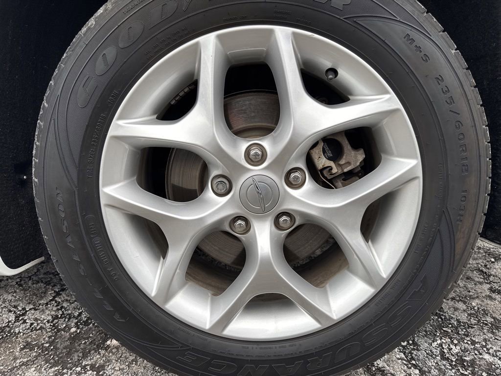 Used 2019 Chrysler Pacifica Touring-L Plus w/ Tire & Wheel Group image 9