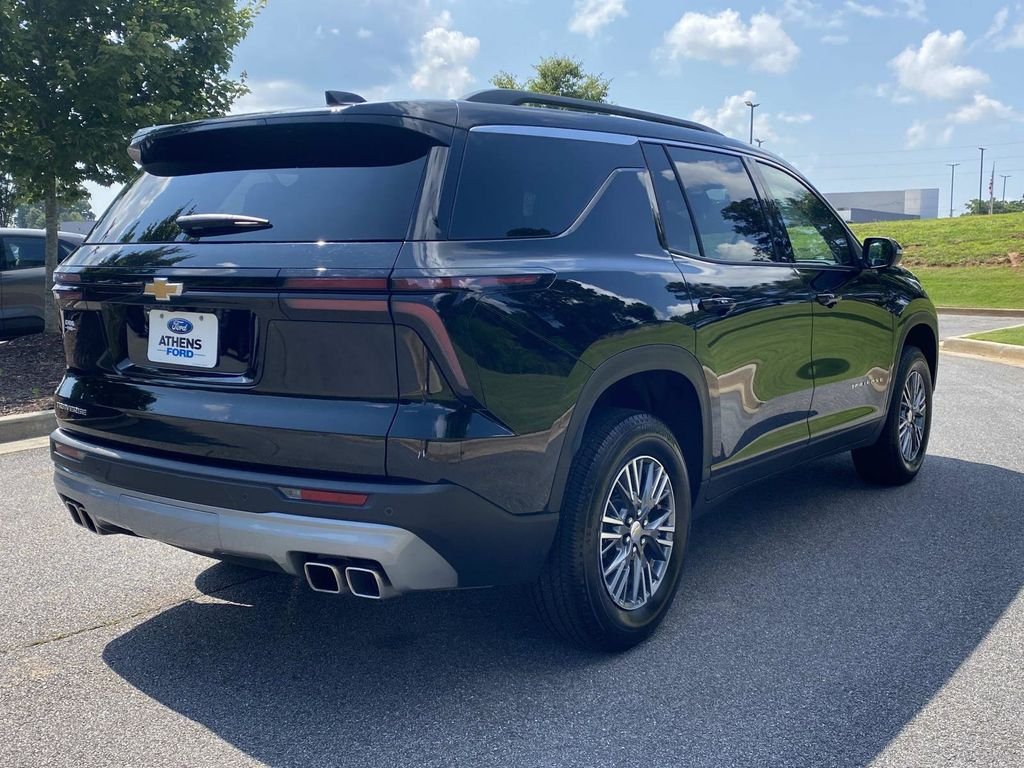 Used 2026 Chevrolet Traverse LT FWD image 3