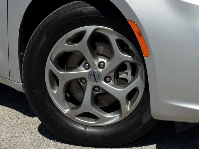 Used 2024 Chrysler Pacifica Limited image 34