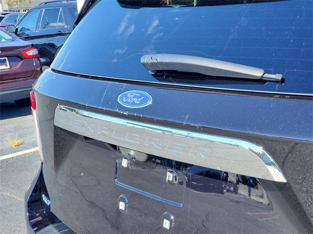 Certified 2022 Ford Explorer XLT w/ Equipment Group 202A image 32