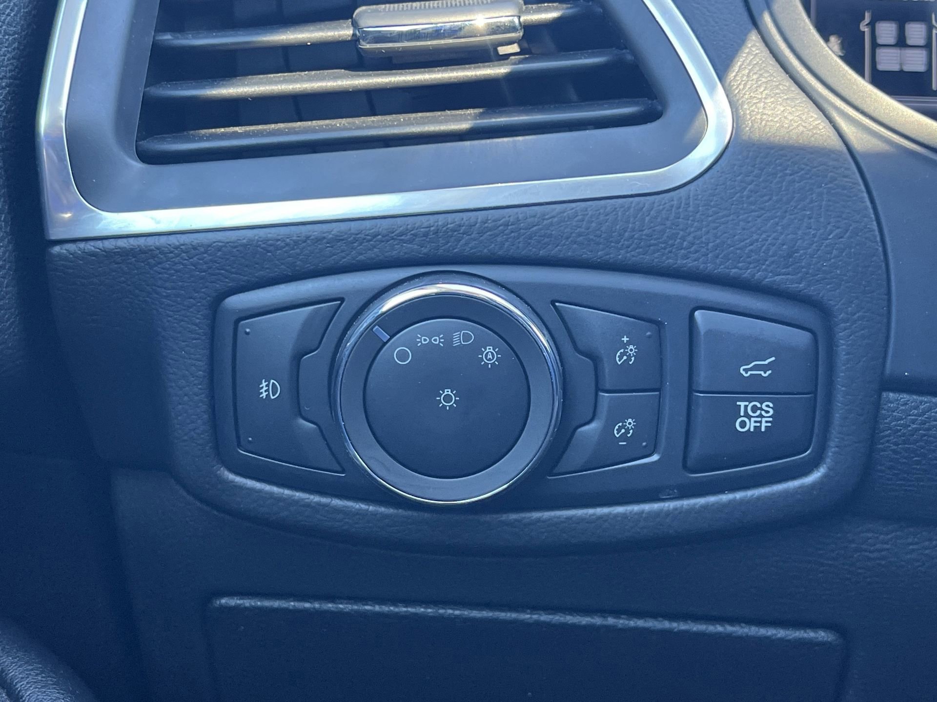 Certified 2022 Ford Edge Titanium w/ Equipment Group 301A image 22