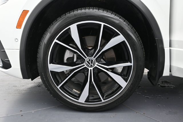 Used 2023 Volkswagen Tiguan SEL R-Line AWD/4WD image 9