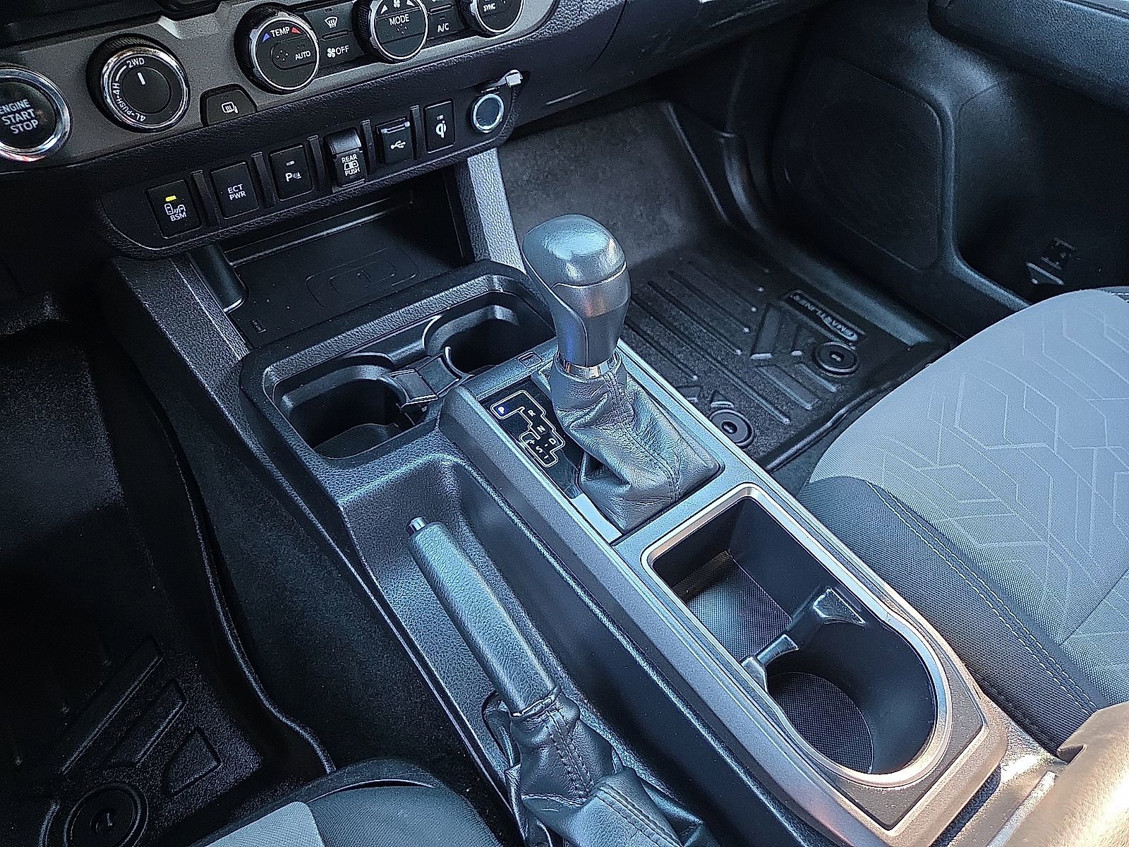 Used 2023 Toyota Tacoma TRD Off-Road w/ Technology Package AWD/4WD image 25