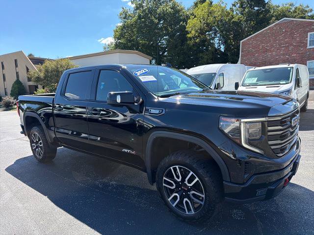 Used 2023 GMC Sierra 1500 AT4 w/ Technology Package AWD/4WD image 4