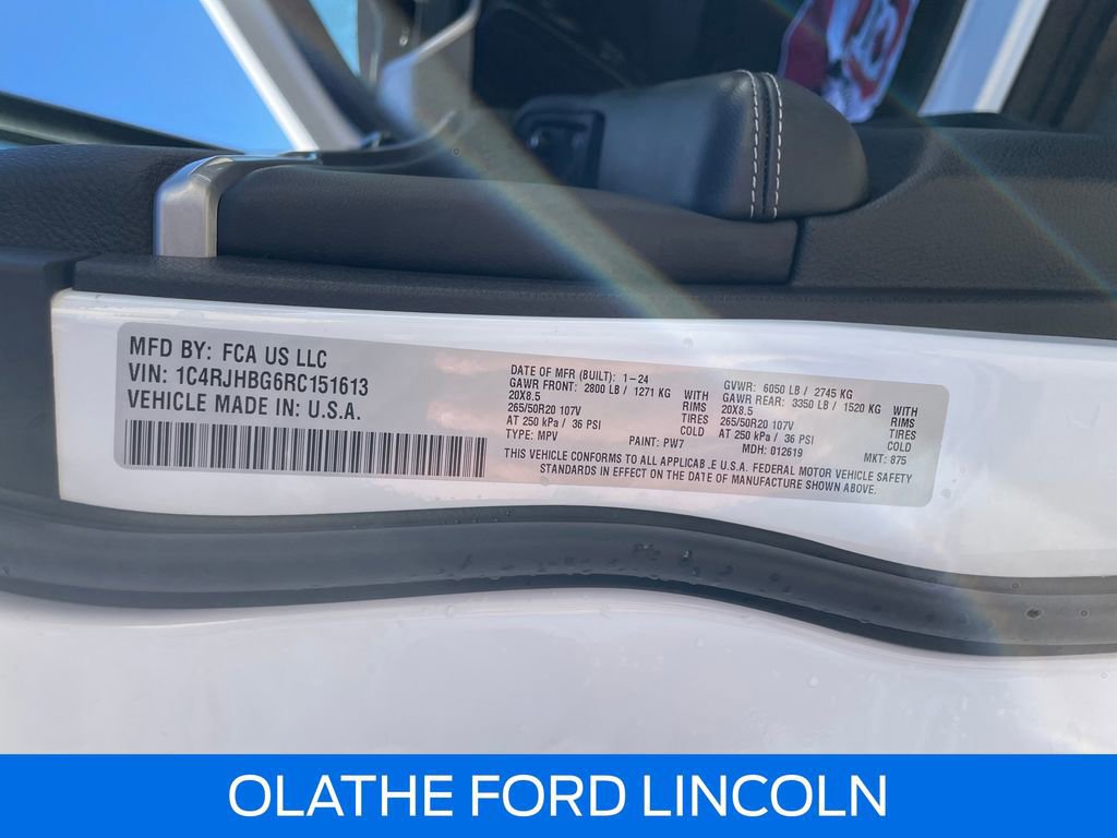 Used 2024 Jeep Grand Cherokee Limited w/ Luxury Tech Group II image 29