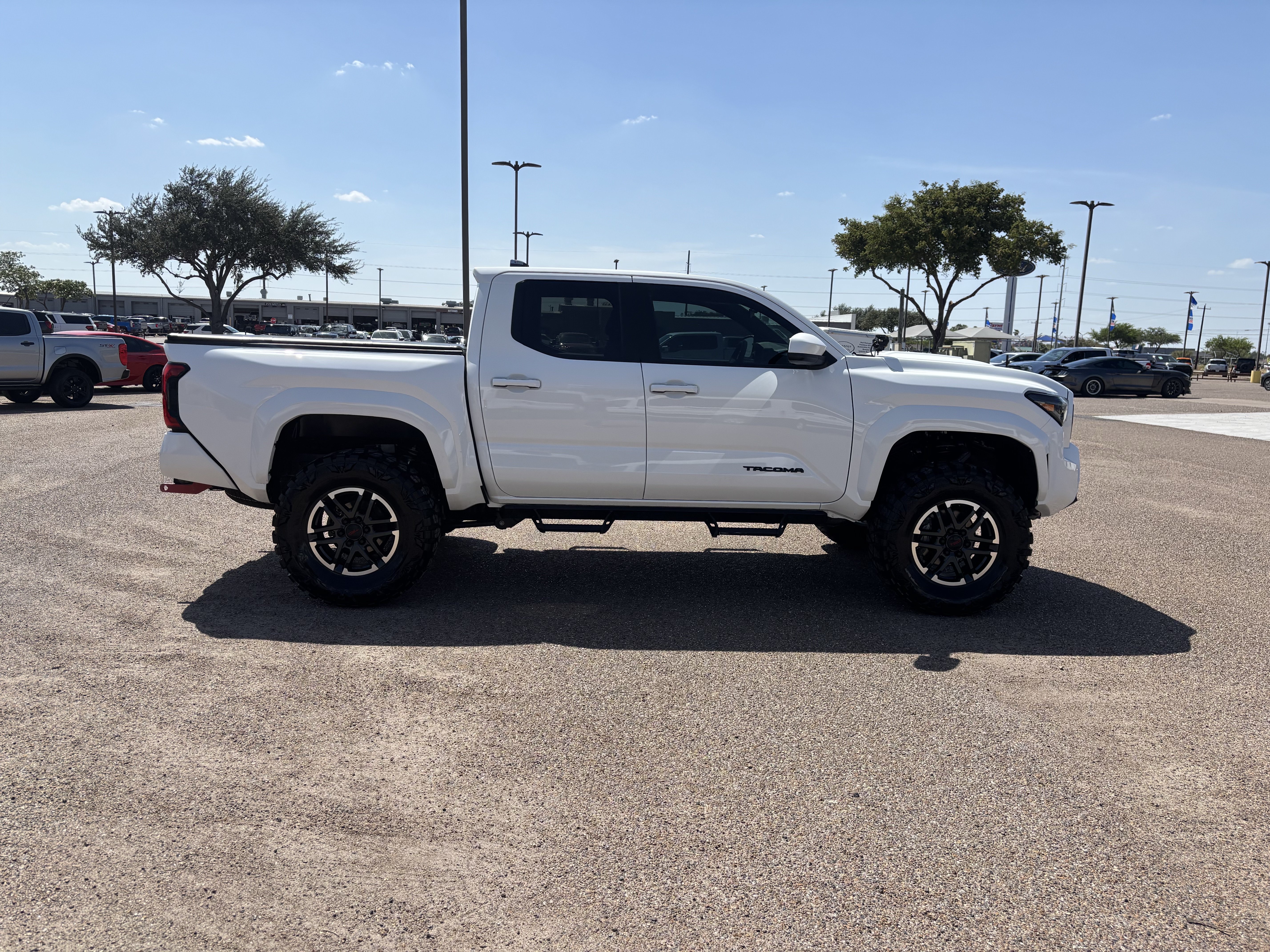 Used 2025 Toyota Tacoma TRD Sport AWD/4WD image 4