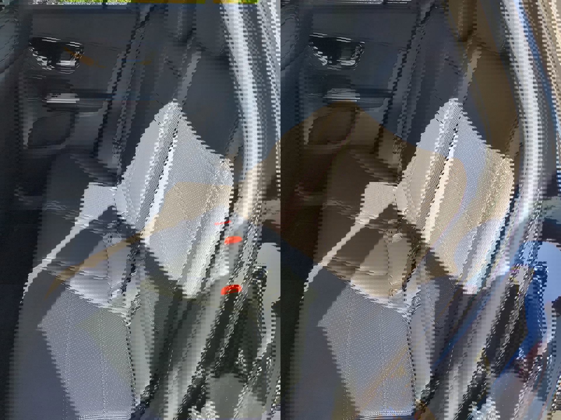 Used 2025 Mercedes-Benz GLC 350e 4MATIC image 41