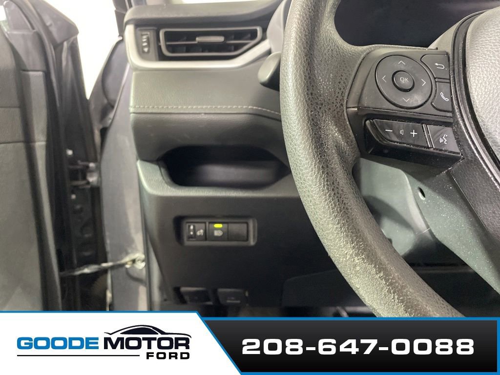 Used 2022 Toyota RAV4 LE AWD/4WD image 11