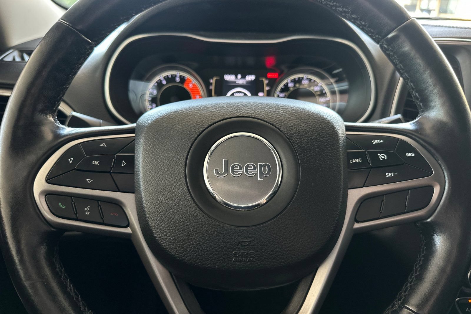 Used 2020 Jeep Cherokee Latitude Plus w/ Comfort/Convenience Group AWD/4WD image 22