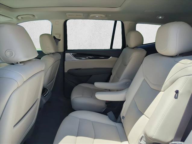 Used 2024 Cadillac XT6 Premium Luxury FWD image 17