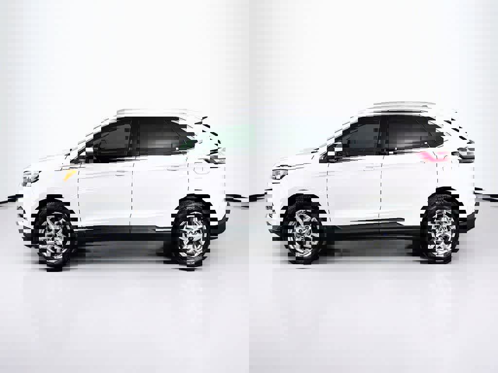 Certified 2022 Ford Edge SEL w/ Convenience Package image 2