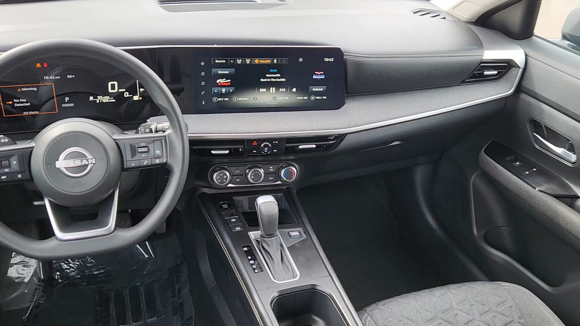 Used 2025 Nissan Kicks SV AWD/4WD image 33