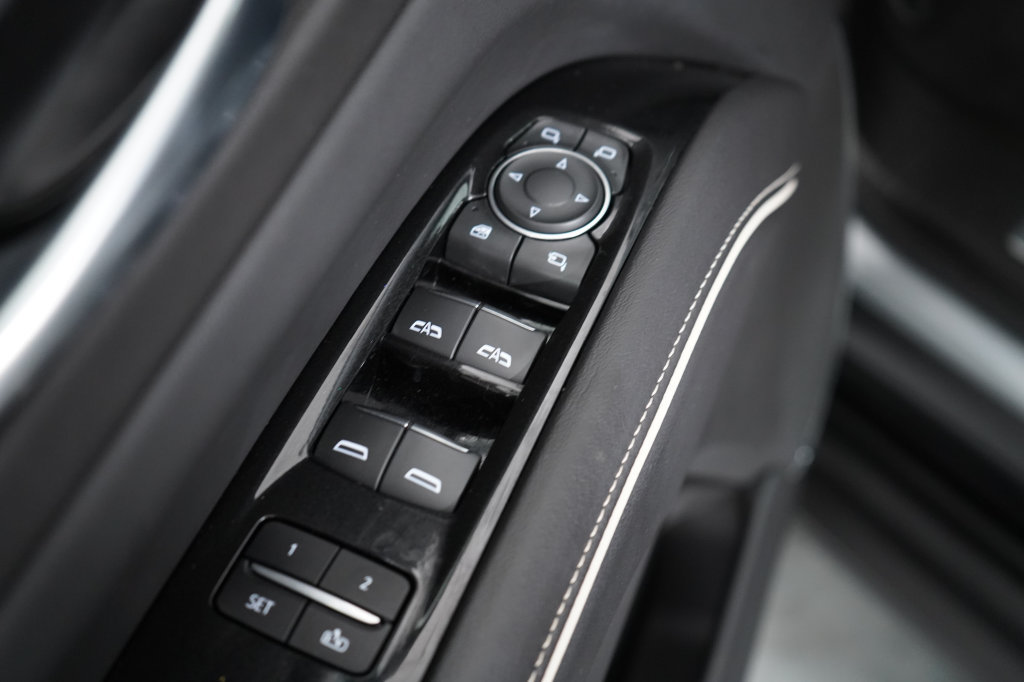 Used 2023 Cadillac Escalade Premium Luxury w/ LPO, Radiant Package AWD/4WD image 19