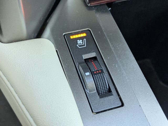 Used 2018 Lexus GX 460 Premium w/ Premium Package AWD/4WD image 22