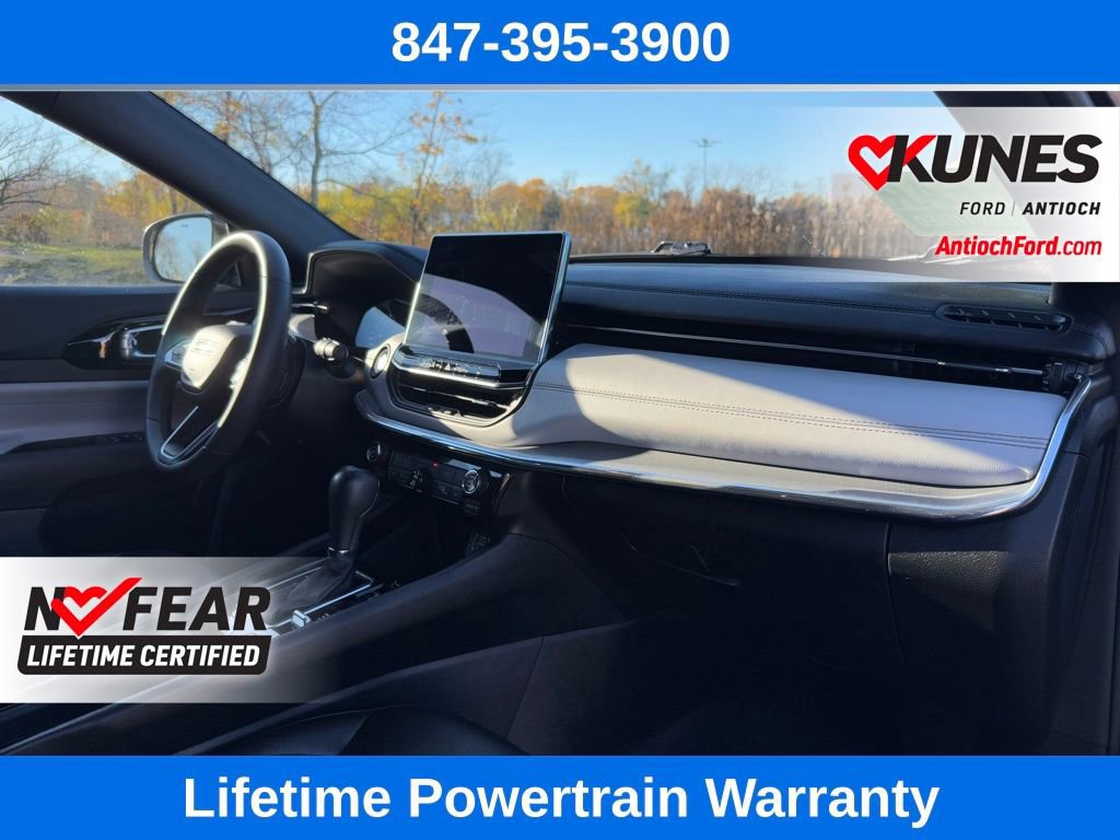 Used 2024 Jeep Compass Limited image 16