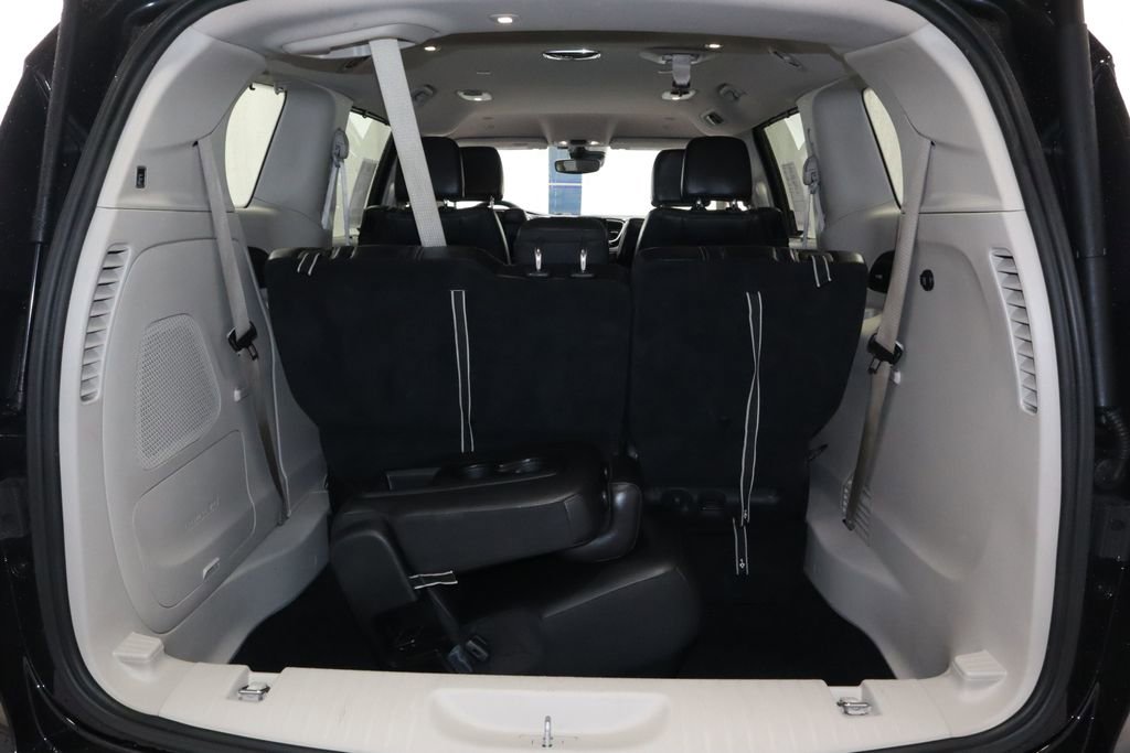 Used 2022 Chrysler Pacifica Touring-L w/ Uconnect Theater Family Group FWD image 18