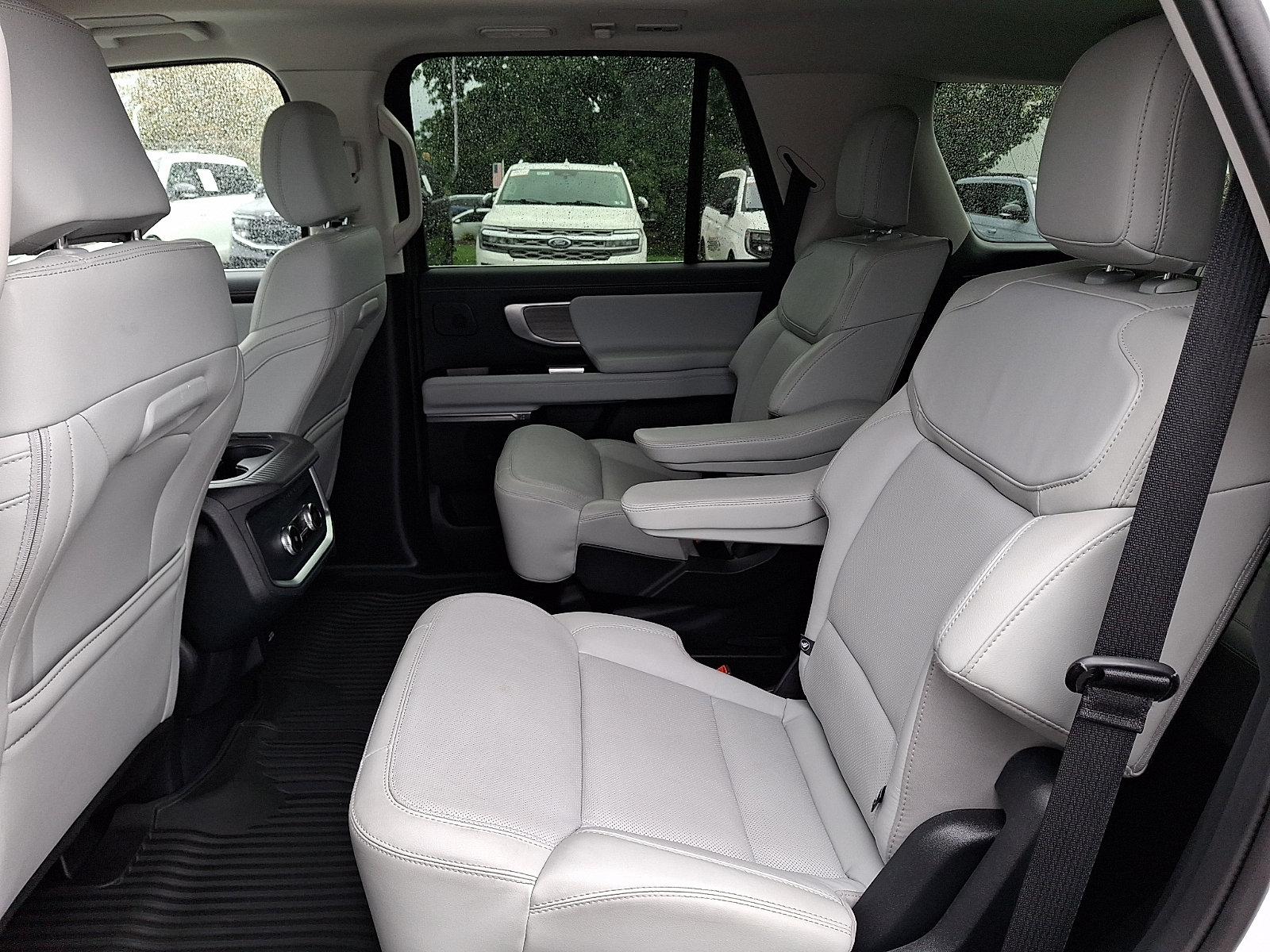 Certified 2025 Ford Expedition Platinum w/ Driver's Package AWD/4WD image 13