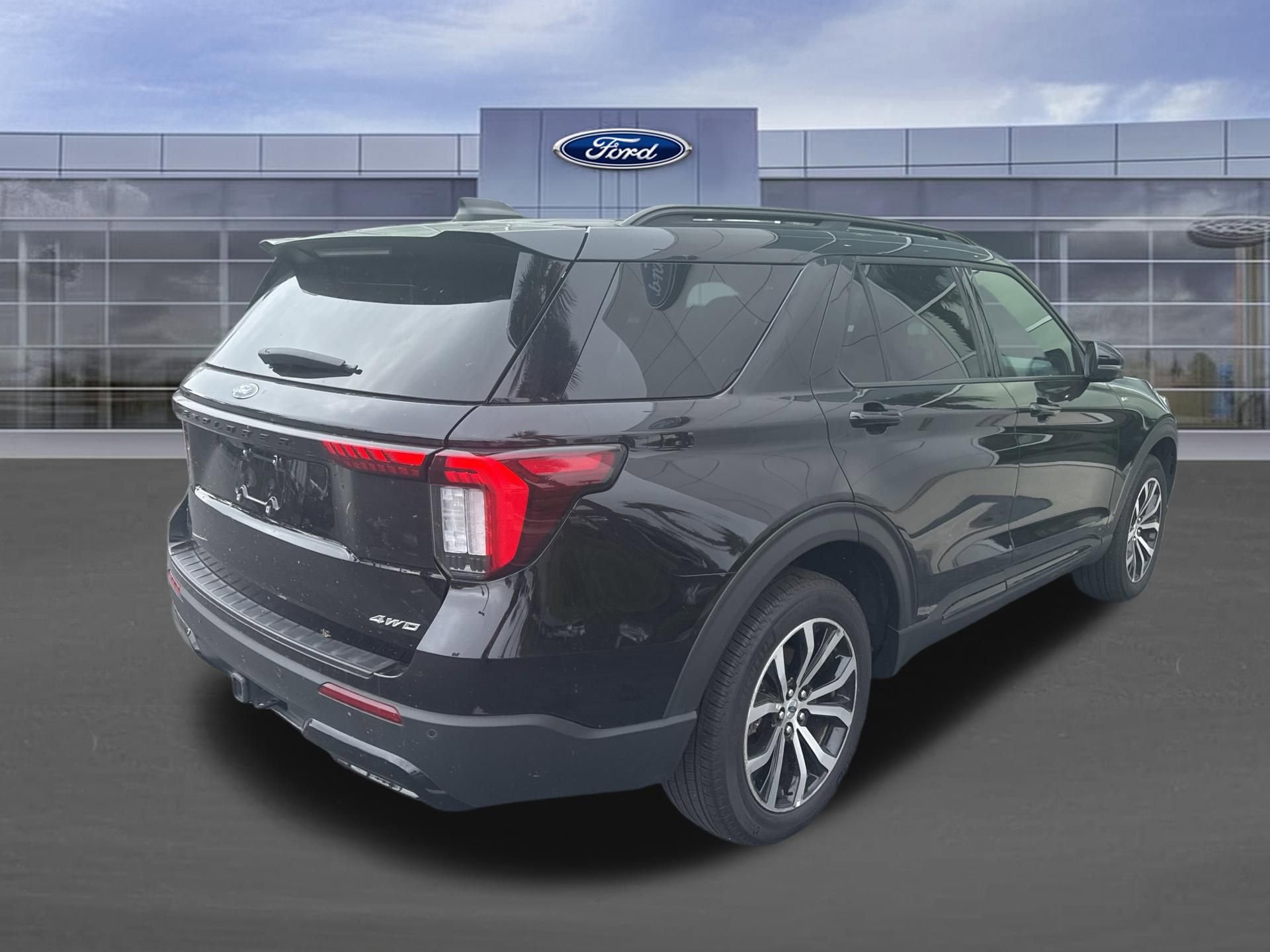 Certified 2025 Ford Explorer ST-Line image 4