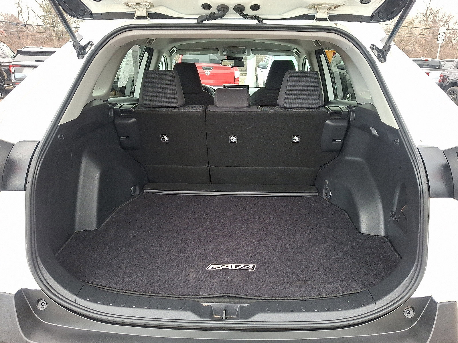 Used 2020 Toyota RAV4 LE w/ Carpet Mat Package image 27