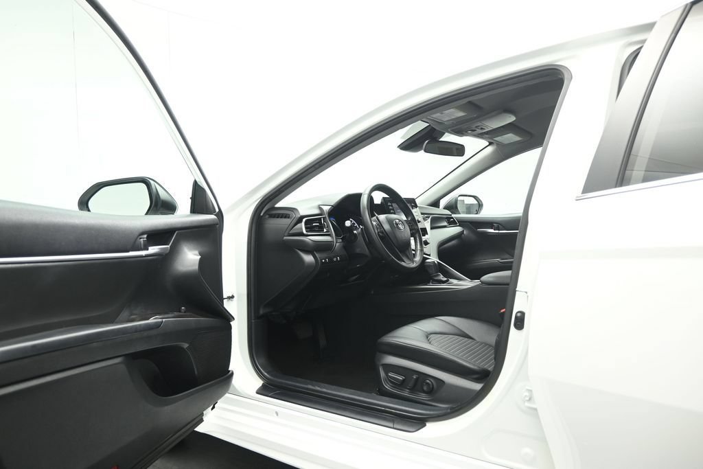 Used 2023 Toyota Camry SE FWD image 7