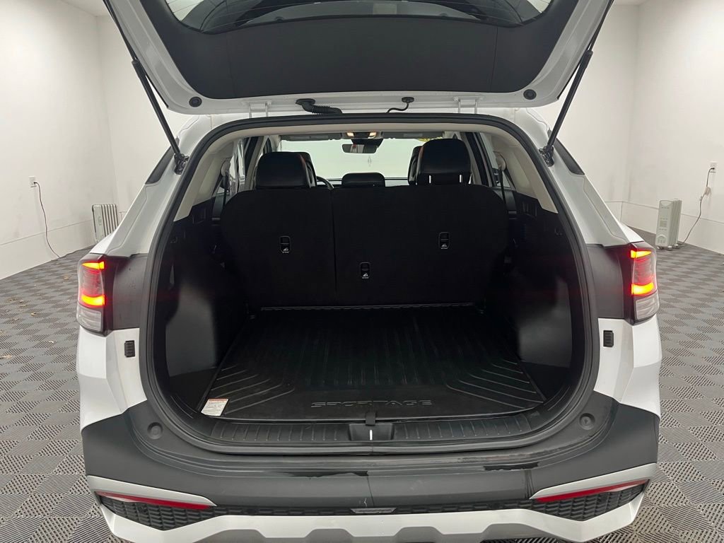 Used 2025 Kia Sportage EX image 13
