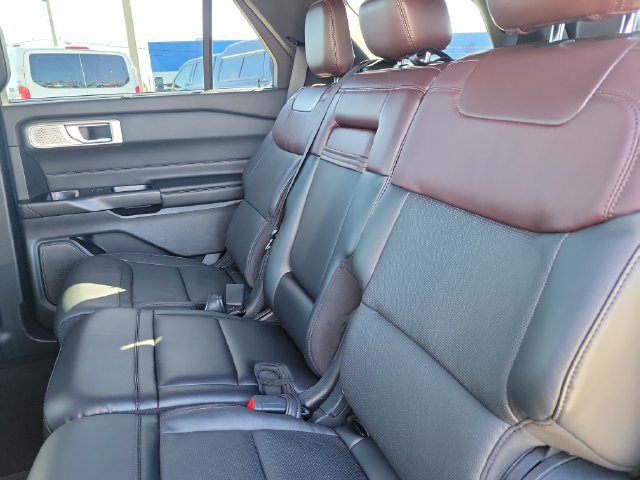 Certified 2020 Ford Explorer Platinum w/ Premium Technology Package AWD/4WD image 17