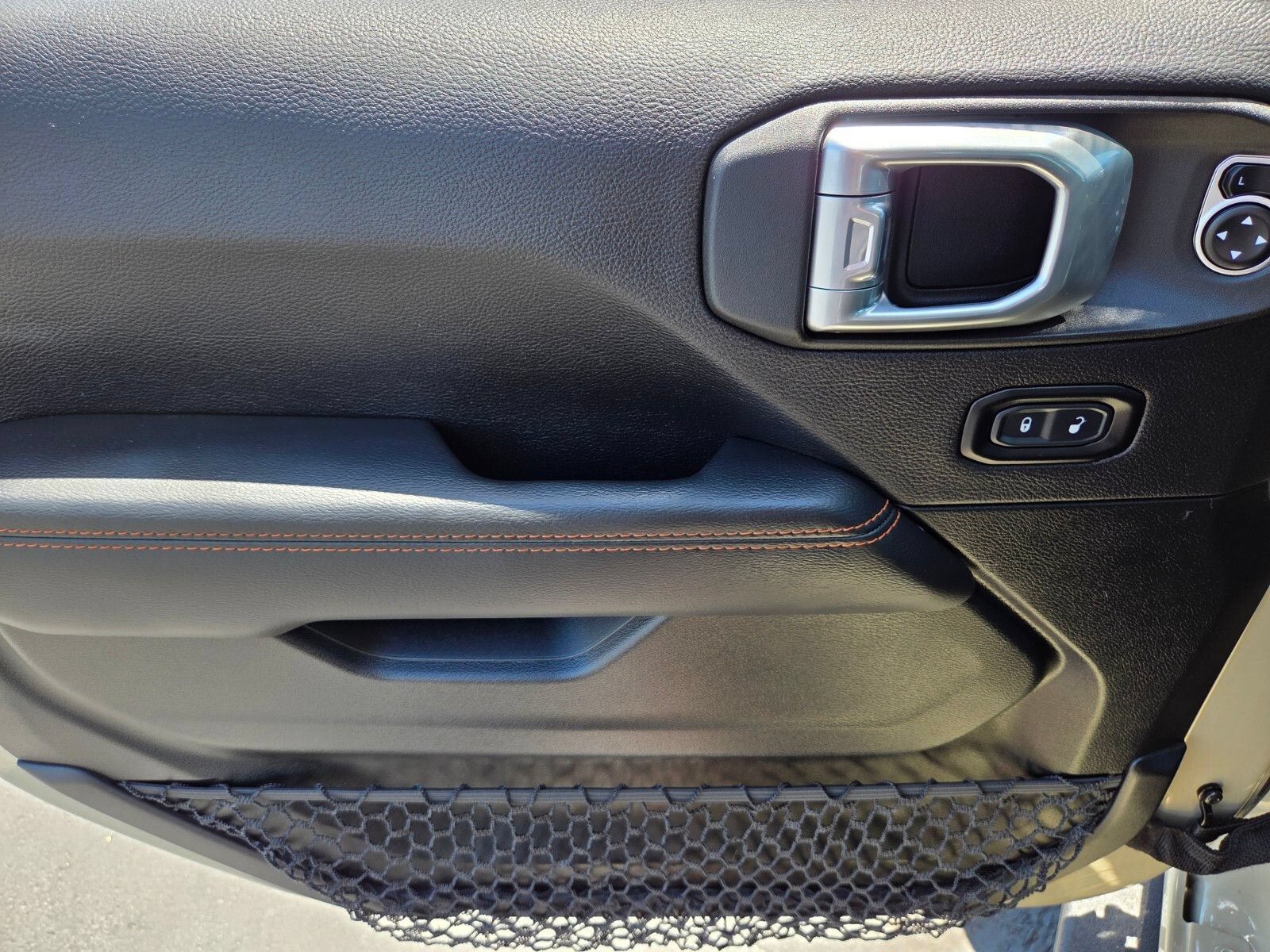 Used 2020 Jeep Gladiator Mojave AWD/4WD image 17