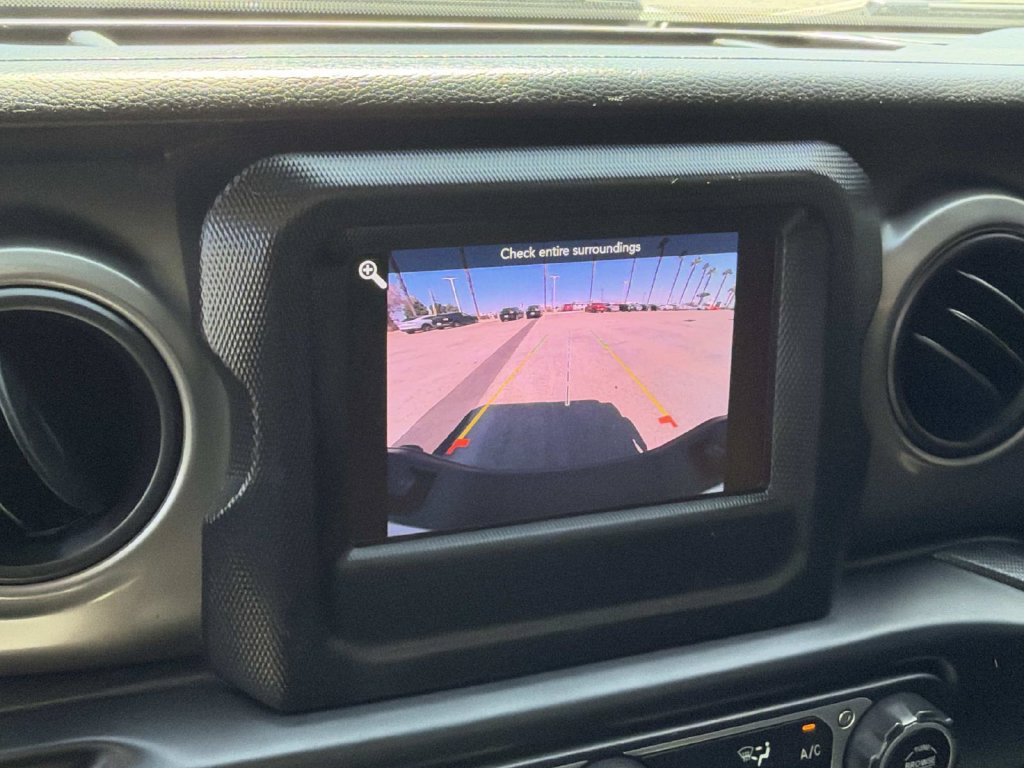 Used 2023 Jeep Gladiator Sport AWD/4WD image 28