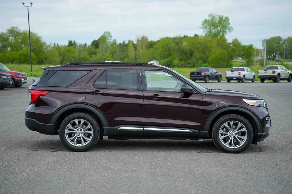 Certified 2022 Ford Explorer XLT w/ Equipment Group 202A AWD/4WD image 4