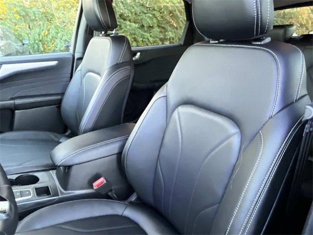 Certified 2025 Ford Escape Platinum w/ Premium Technology Package image 28