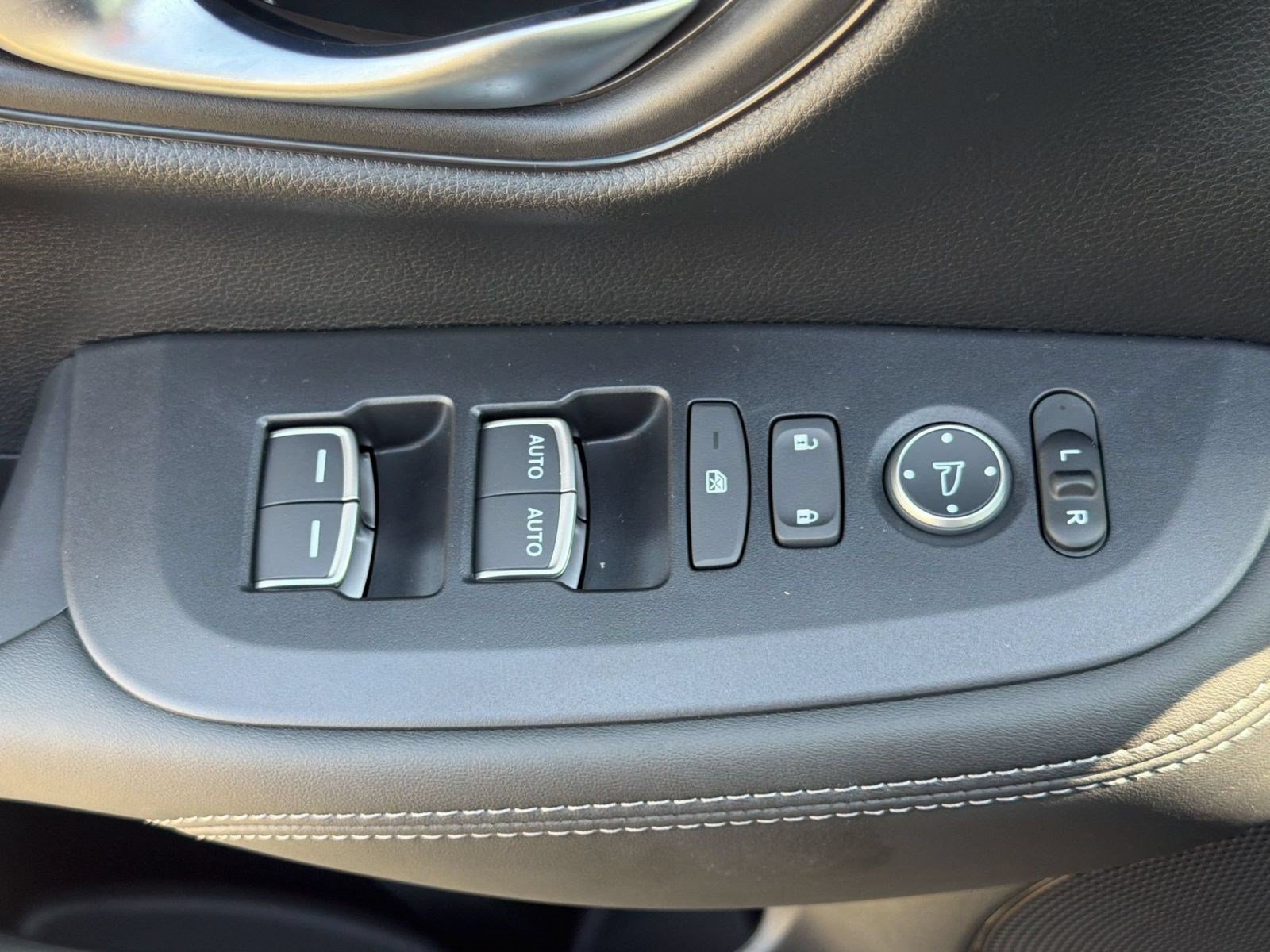 Used 2026 Honda HR-V EX-L image 14