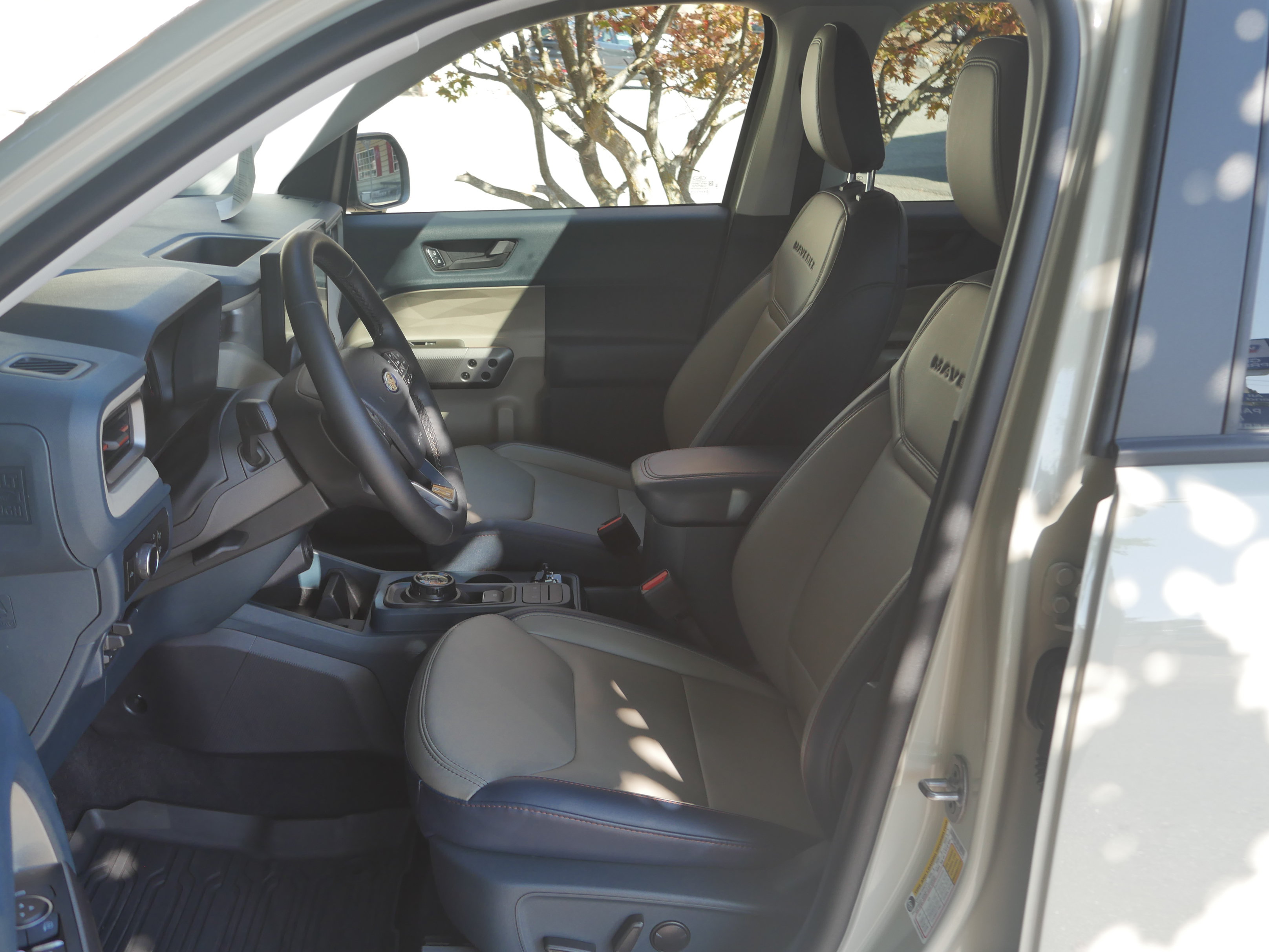 Certified 2025 Ford Maverick Lariat w/ 4K Tow Package AWD/4WD image 3