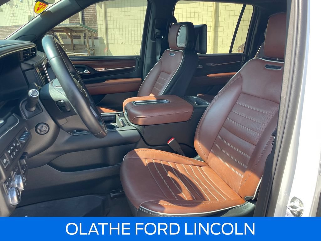Used 2023 GMC Yukon XL Denali Ultimate AWD/4WD image 13