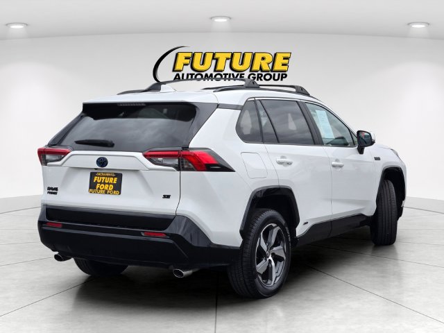 Used 2021 Toyota RAV4 SE w/ Weather & Moonroof Package AWD/4WD image 4