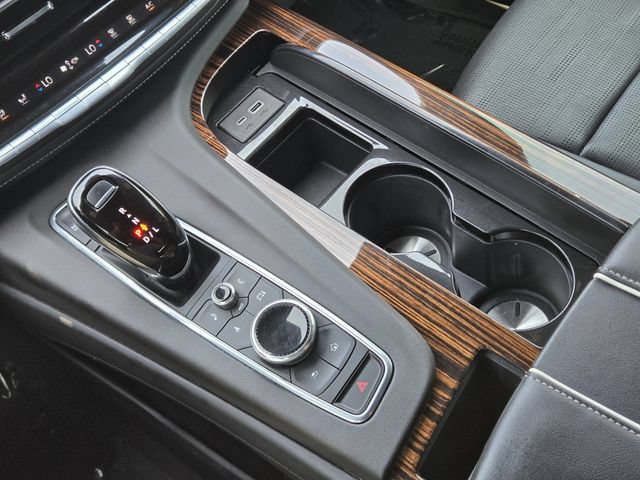Used 2021 Cadillac Escalade Premium Luxury RWD image 19