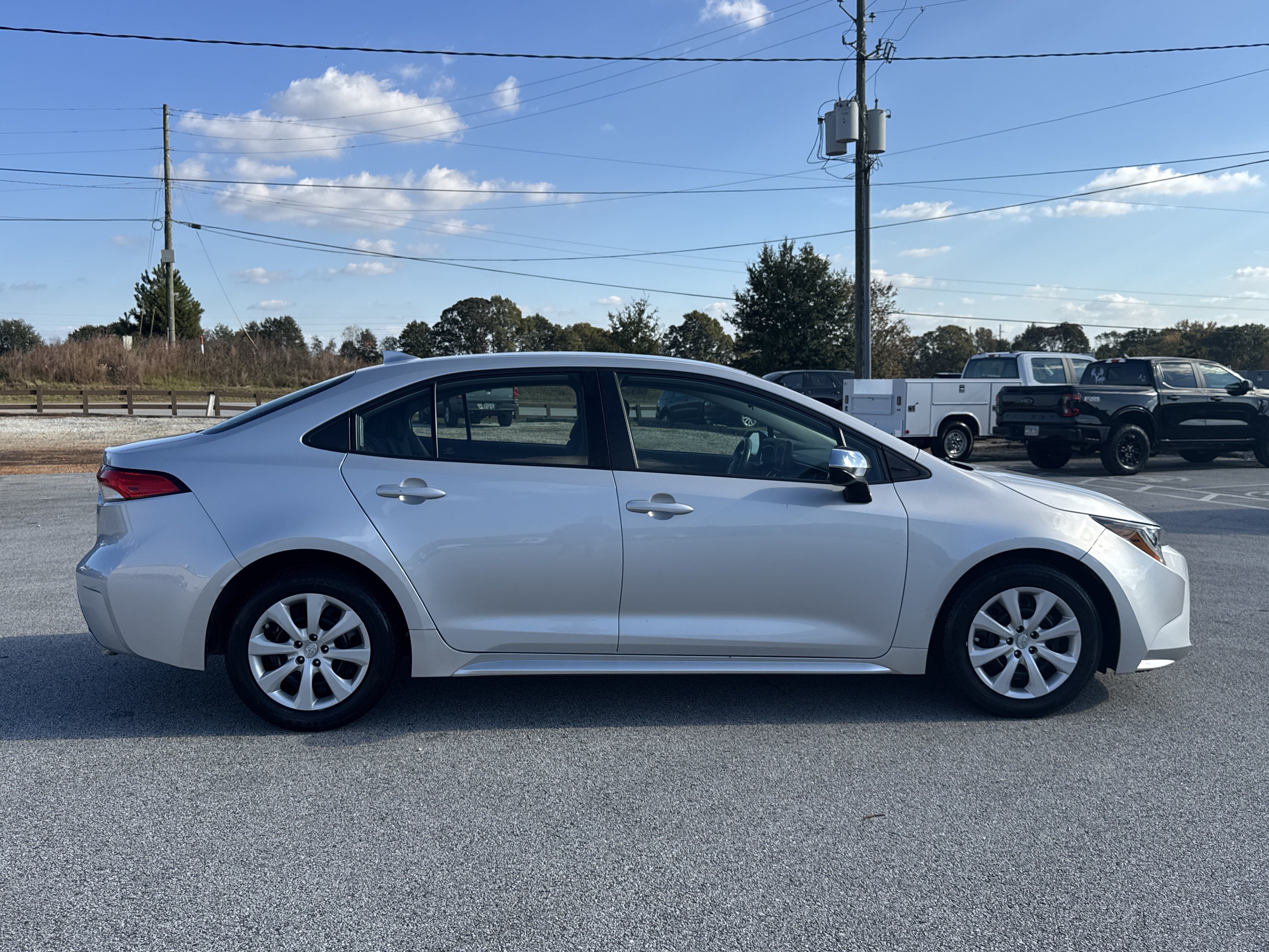 Used 2023 Toyota Corolla LE FWD image 1