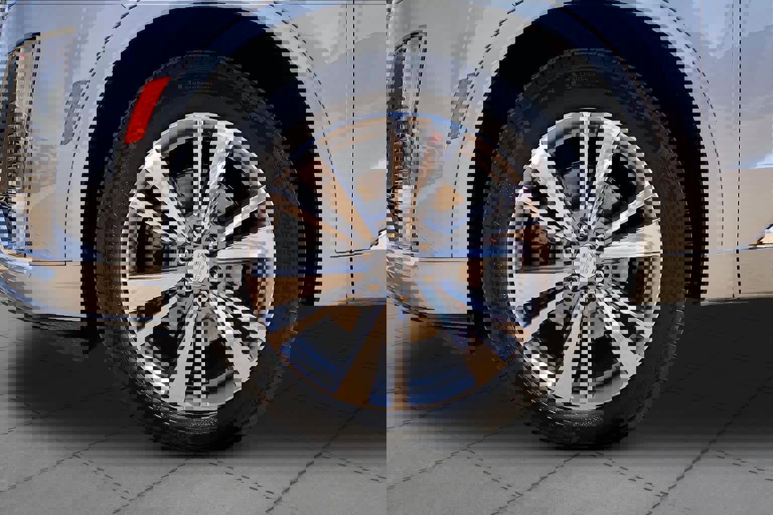 Used 2025 Cadillac XT6 Premium Luxury AWD/4WD image 13