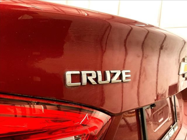 Used 2018 Chevrolet Cruze LT w/ Convenience Package FWD image 13