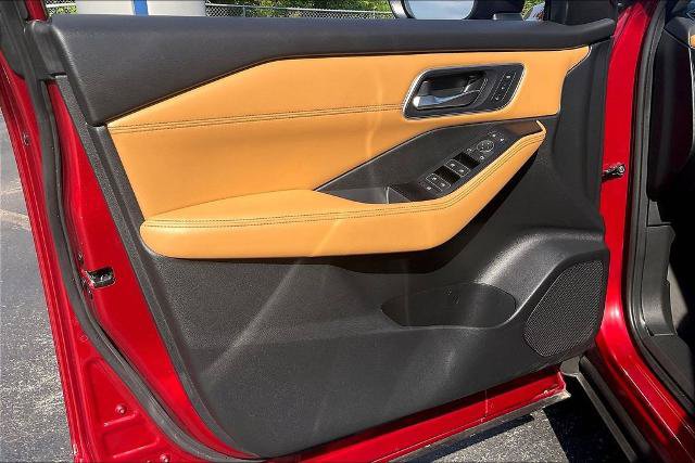 Used 2023 Nissan Rogue Platinum FWD image 23