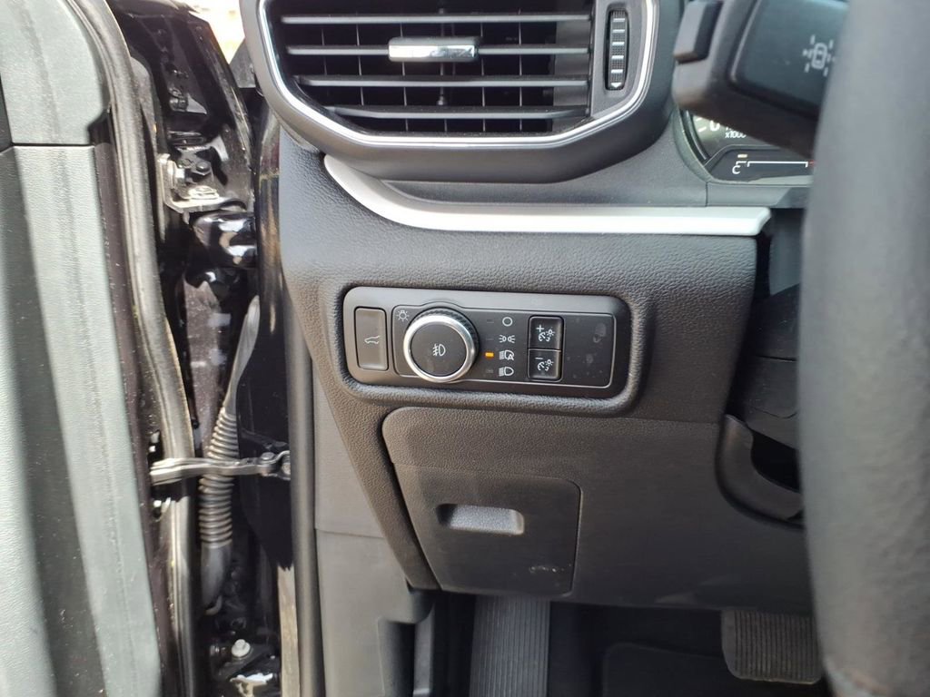 Certified 2023 Ford Explorer XLT w/ Equipment Group 202A AWD/4WD image 17