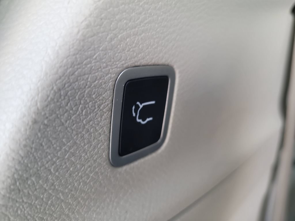Used 2022 Chrysler Pacifica Touring-L w/ Uconnect Theater Family Group FWD image 9