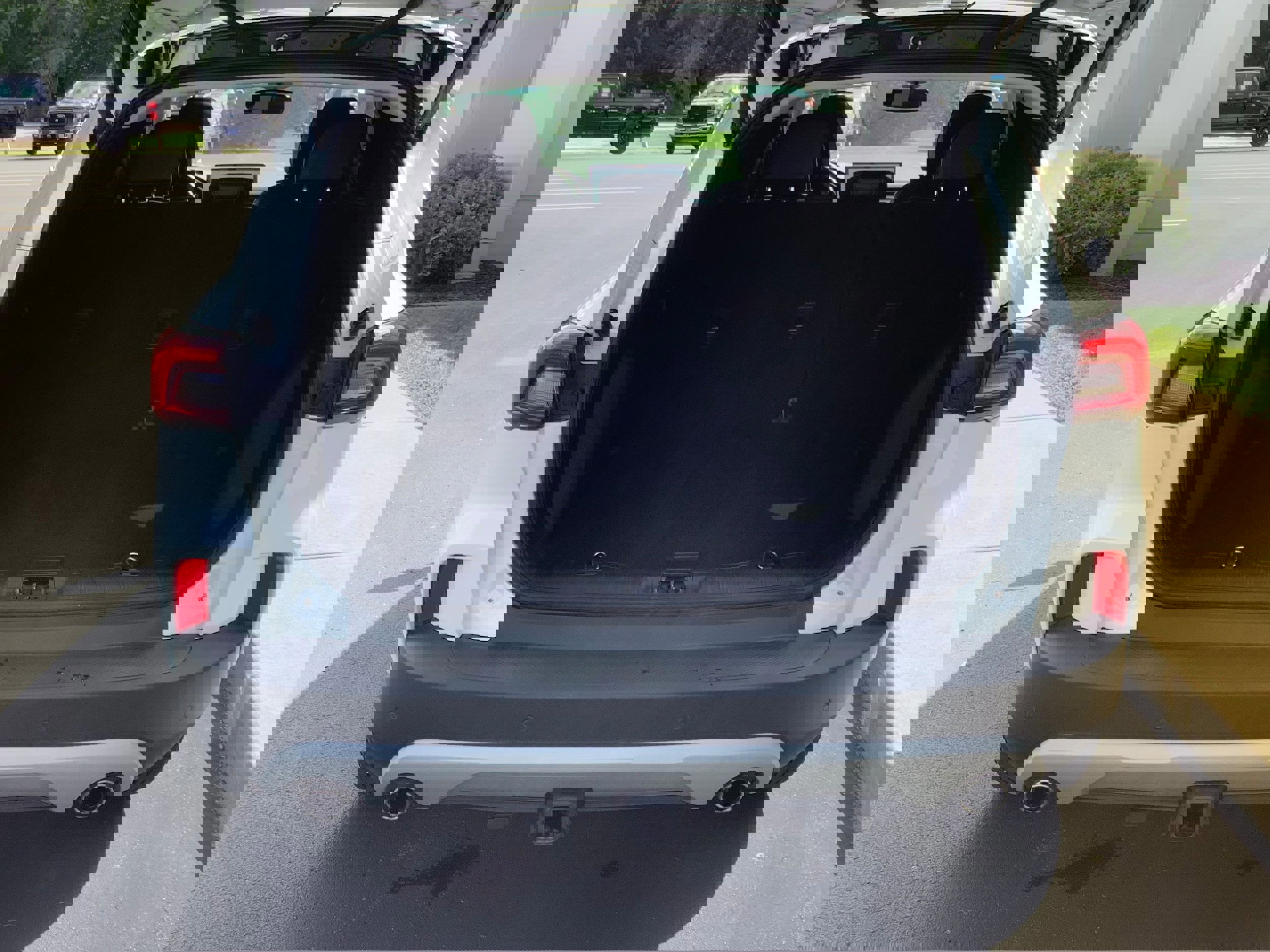 Certified 2023 Ford Escape Platinum w/ Class II Trailer Tow Package image 6