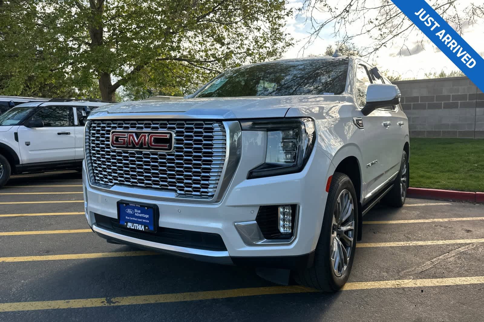 Used 2021 GMC Yukon Denali w/ Denali Ultimate Package AWD/4WD image 1