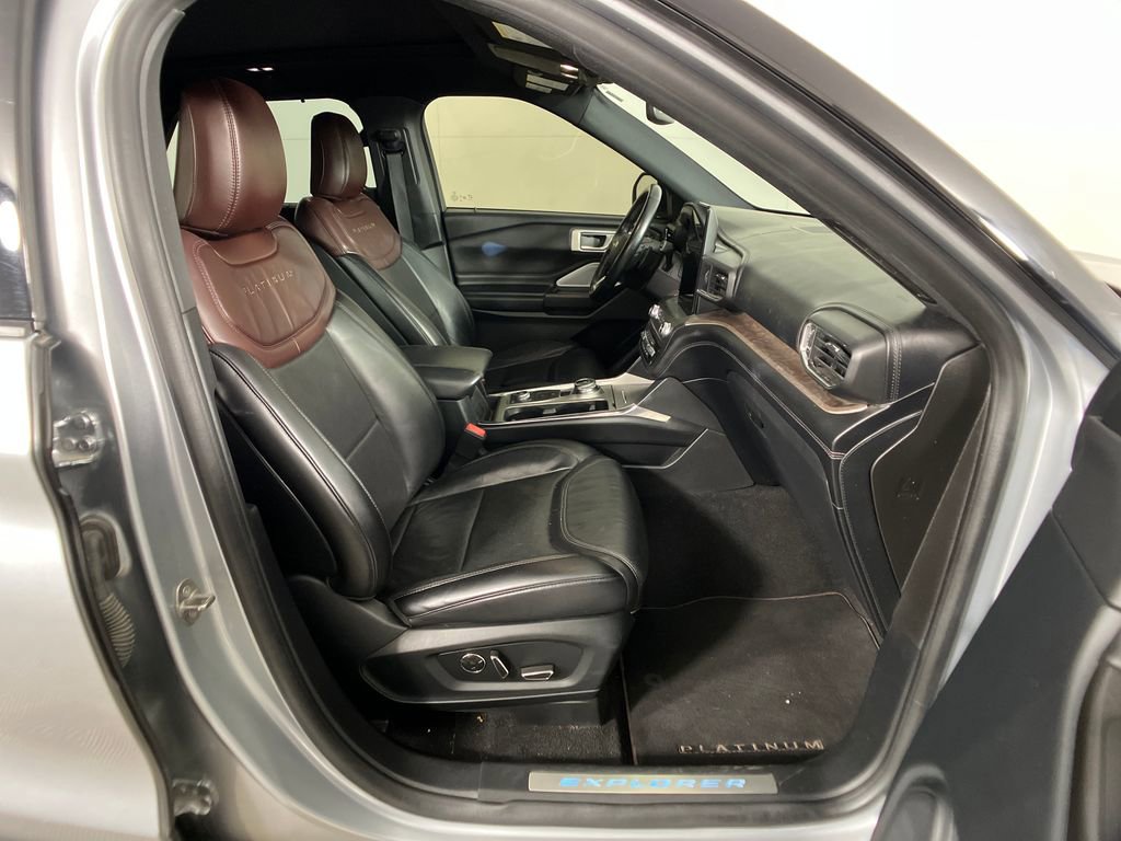 Certified 2020 Ford Explorer Platinum w/ Premium Technology Package image 6