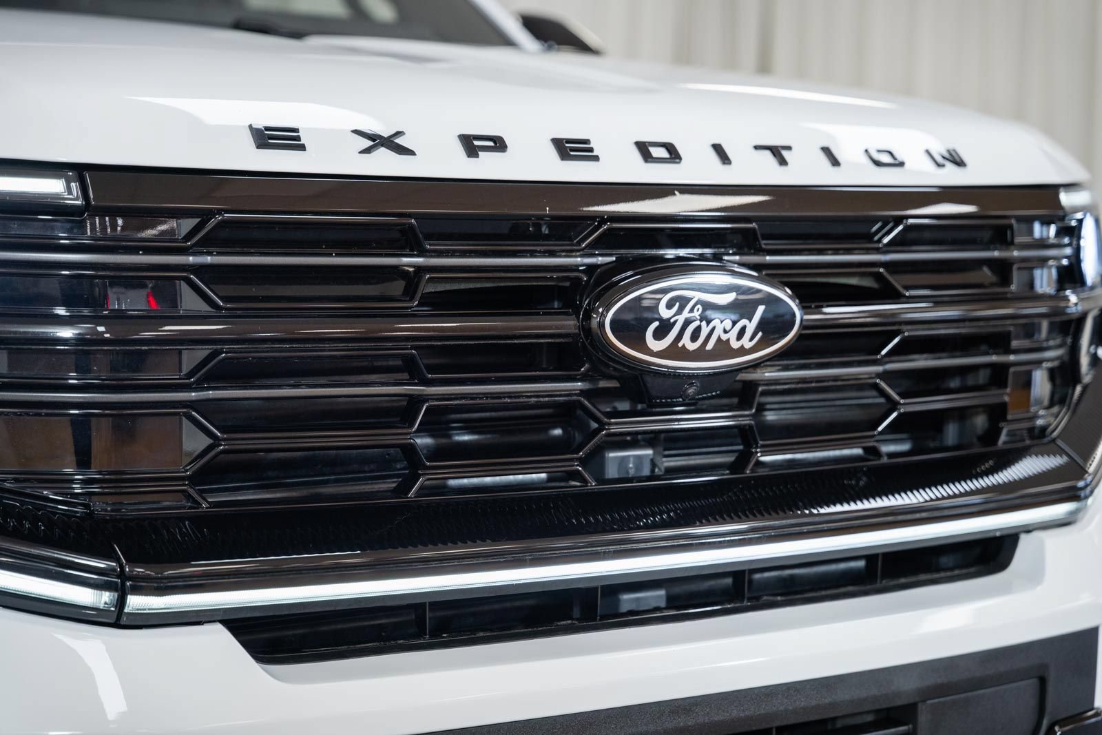 Certified 2025 Ford Expedition Max Platinum w/ Stealth Appearance Package AWD/4WD image 16