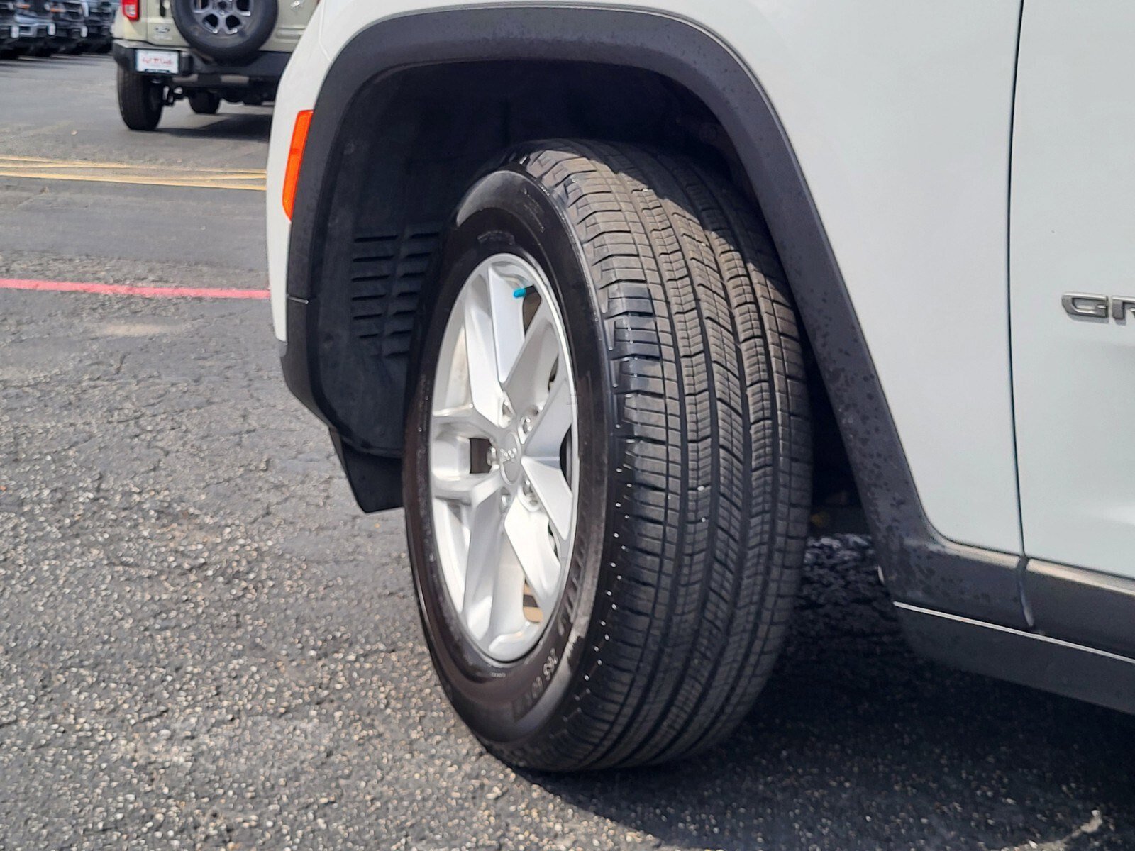 Used 2025 Jeep Grand Cherokee L Laredo image 34