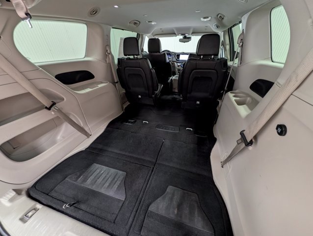 Used 2023 Chrysler Pacifica Touring-L FWD image 19