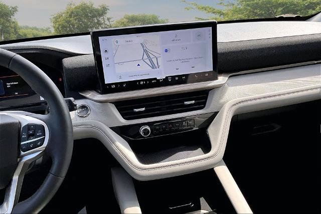 Certified 2025 Ford Explorer Active w/ Active Comfort Package AWD/4WD image 6